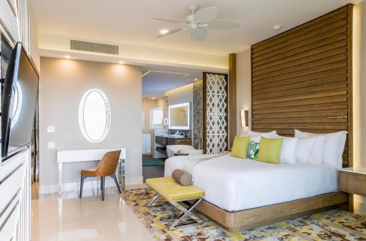 Hotel 5 Diamond Luxury Resort! Cancun
