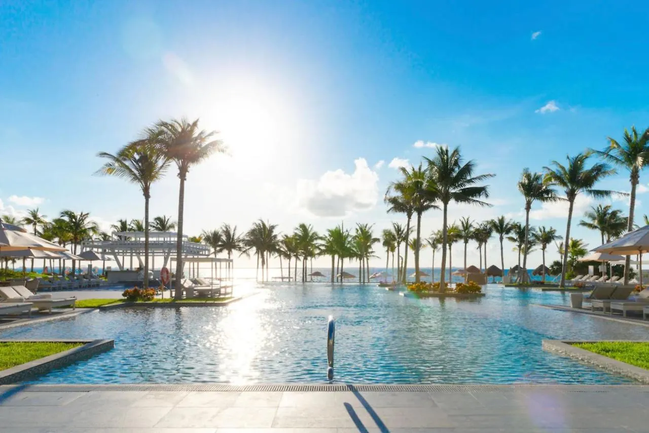 5 Diamond Luxury Resort! Cancun
