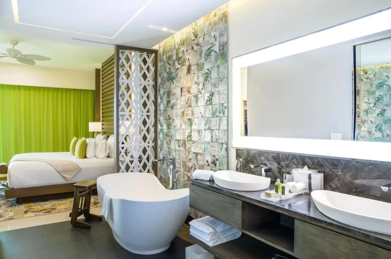Hotel 5 Diamond Luxury Resort! Cancun