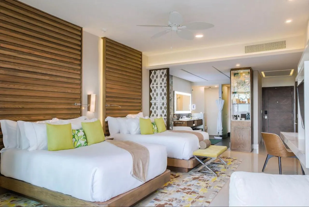 Hotel 5 Diamond Luxury Resort! Cancun