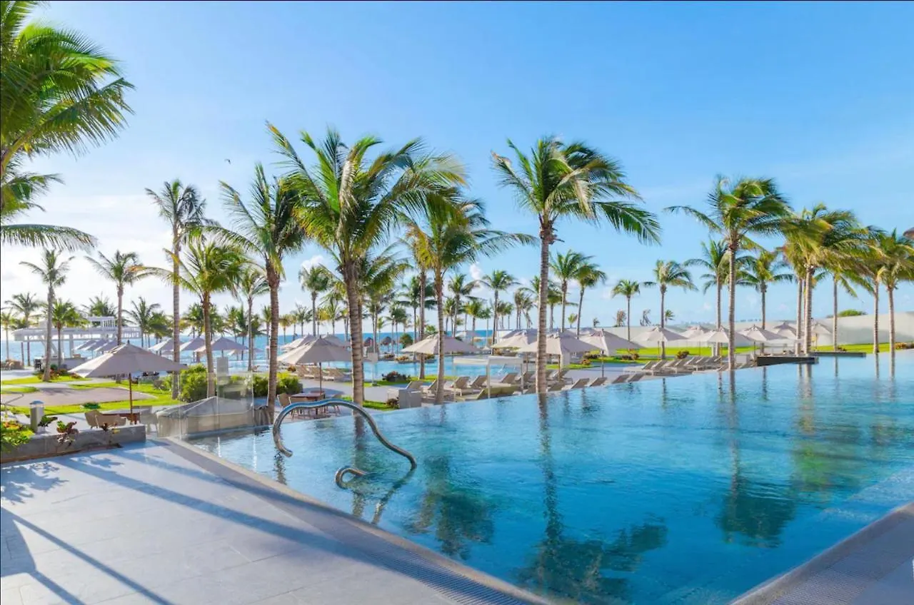 5 Diamond Luxury Resort! Cancun